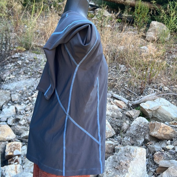 L.L.Bean NWOT UPF 50 long sleeve fitted grey shirt with blue, stretchy size LG - Picture 4 of 9